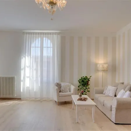 Rambaldi In Casa Nr 6 With Shared Terrace Apartment