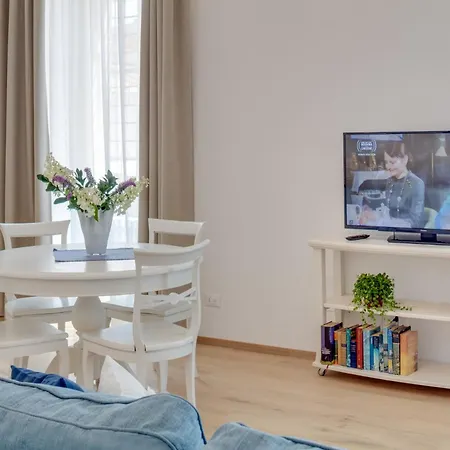 Apartment Rambaldi In Casa Nr 6 With Shared Terrace *